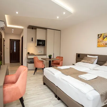 Vegvar Apartament *